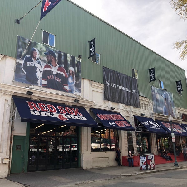 Photo taken at Red Sox Team Store by Kee-Hoon L. on 5/14/2018