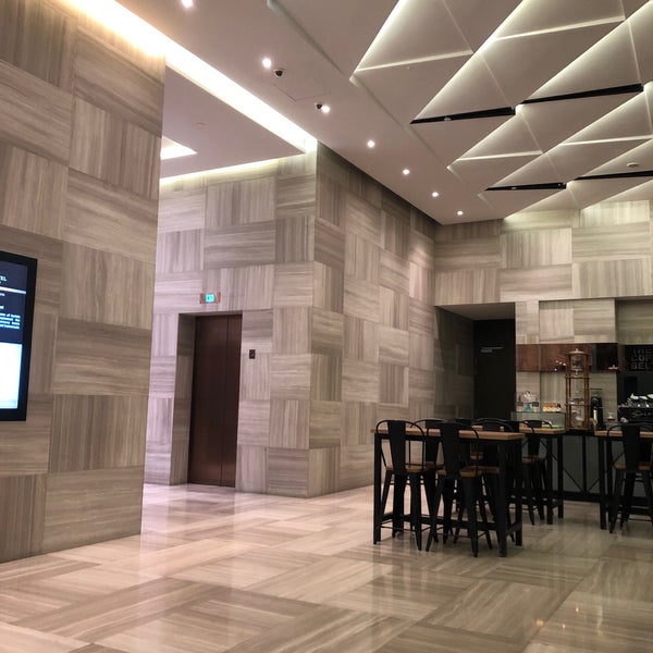 รูปภาพถ่ายที่ Momentus Hotel Alexandra โดย Kee-Hoon L. เมื่อ 5/5/2019
