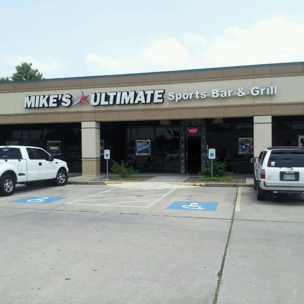 Photo taken at Mike&#39;s Ultimate Sports Bar by Cezar R. on 5/22/2013