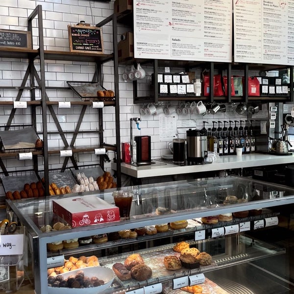 4/24/2023 tarihinde Aziyaretçi tarafından Good Company Doughnuts &amp; Cafe'de çekilen fotoğraf