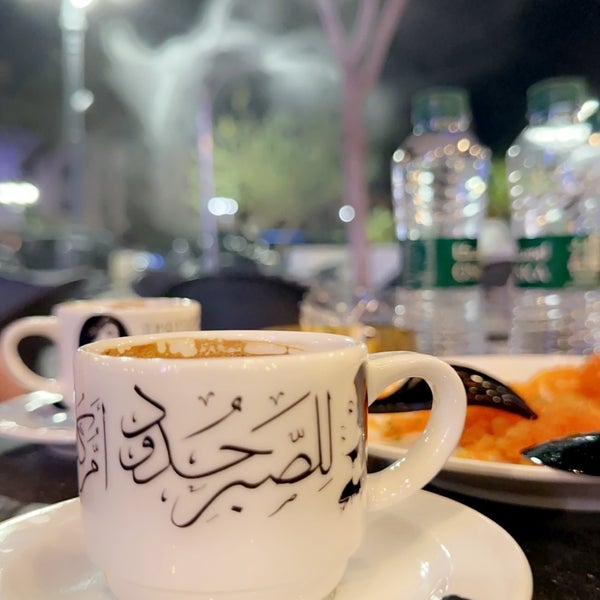 Photo prise au Tahlia Cafe par Ahmed A. le6/10/2023
