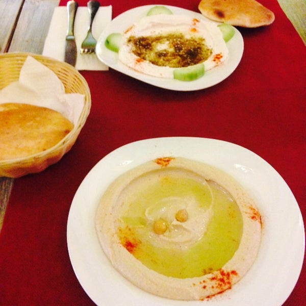 รูปภาพถ่ายที่ Habibi Restaurant โดย Tugba U. เมื่อ 12/7/2014
