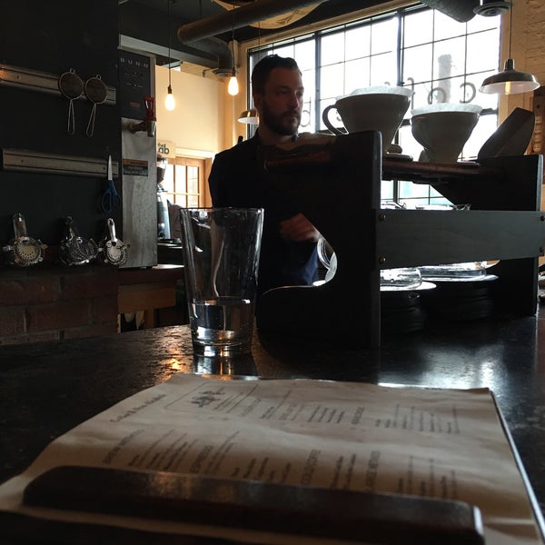 4/1/2016 tarihinde Christopher B.ziyaretçi tarafından Joe Bean Coffee Bar'de çekilen fotoğraf