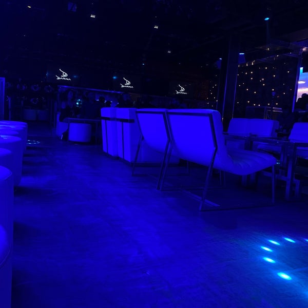 Foto tirada no(a) DarNa Restaurant and Lounge por Sami ,. em 1/21/2019
