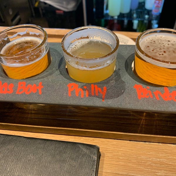 Foto tomada en Iron Hill Brewery &amp; Restaurant  por Lauren T. el 11/23/2019