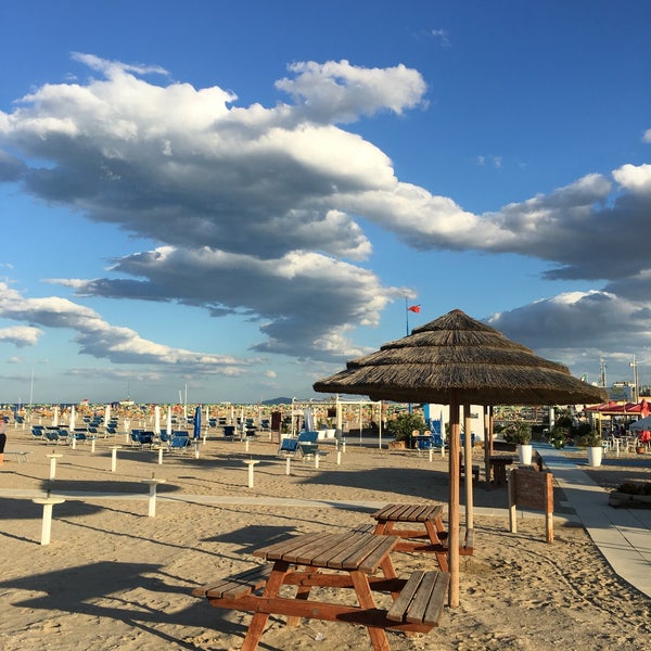Foto tirada no(a) Rimini Beach por Ирина Ф. em 9/14/2017