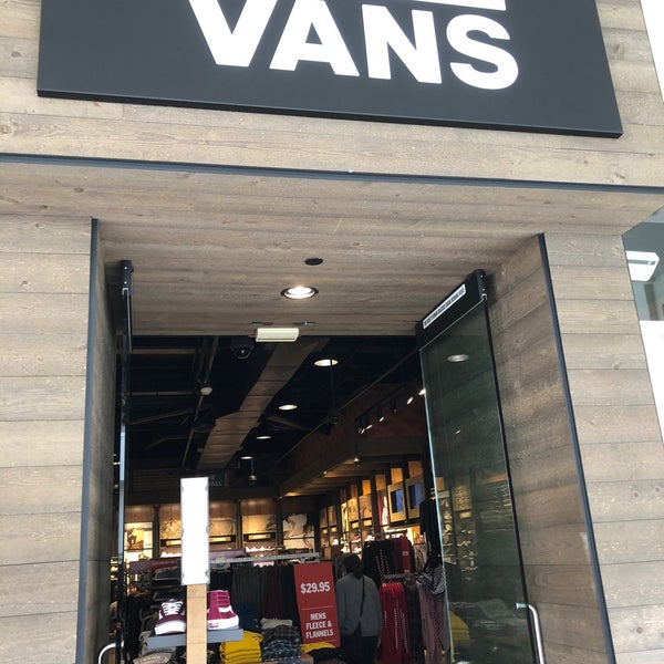 vans store waikiki