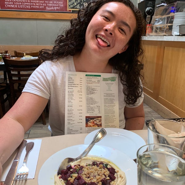 Foto tomada en Oren&#39;s Hummus  por Rachel P. el 5/24/2019