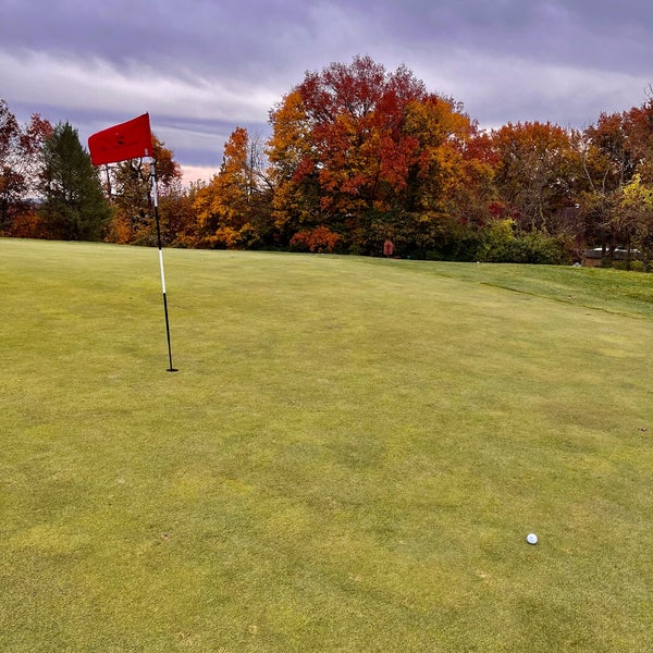 Foto diambil di Spring Hollow Golf Club oleh Rachel P. pada 11/14/2021