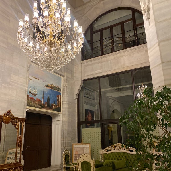 Foto tirada no(a) Legacy Ottoman Hotel por ROH H. em 12/29/2019