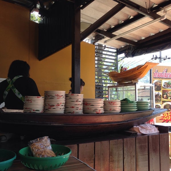 Нудлы для плавания в бассейне. Нудлы для аква-аэробики. Нудл магазин. Нудлс магазин. Нудл магазин.