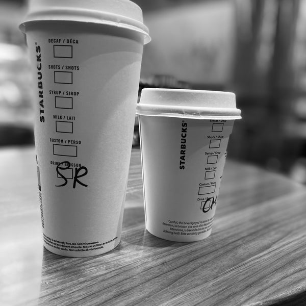 Foto scattata a Starbucks da Axelle🌻 il 4/16/2023