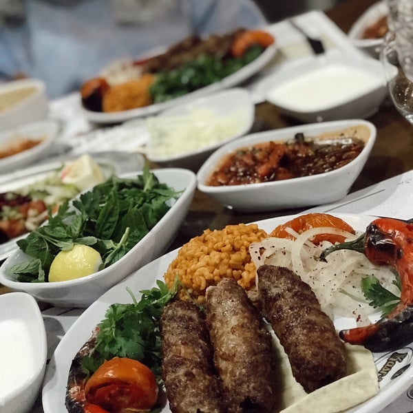 Das Foto wurde bei Kasr-ı Ala Restaurant von Es’n E. am 1/10/2020 aufgenommen