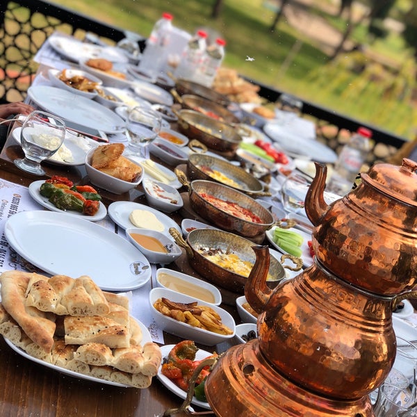 Снимок сделан в Kasr-ı Ala Restaurant пользователем Es’n E. 11/28/2019
