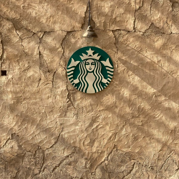 Photo taken at Starbucks by Jé on 7/11/2023