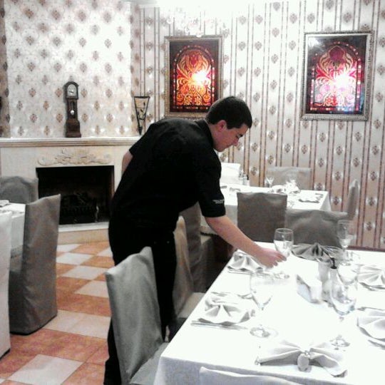 Das Foto wurde bei Ресторант Асеневци von Слави С. am 4/24/2013 aufgenommen