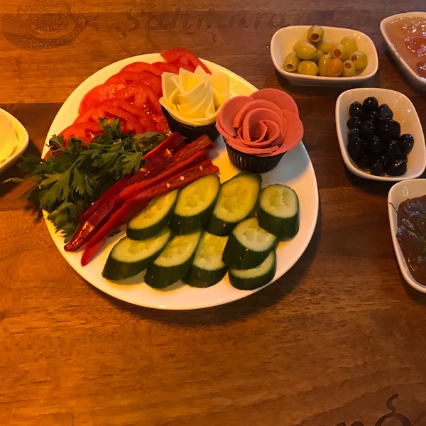 Das Foto wurde bei Şahmaran Cafe von Yunus Ö. am 9/8/2019 aufgenommen