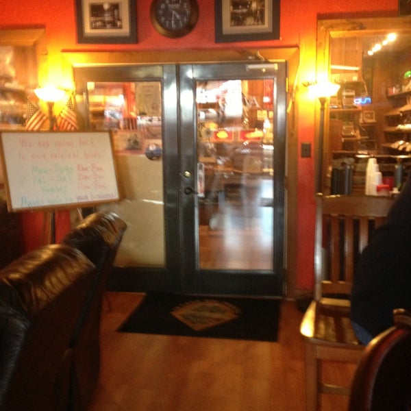 1/19/2013 tarihinde Lee R.ziyaretçi tarafından La Casa Del Tabaco Cigar Lounge'de çekilen fotoğraf