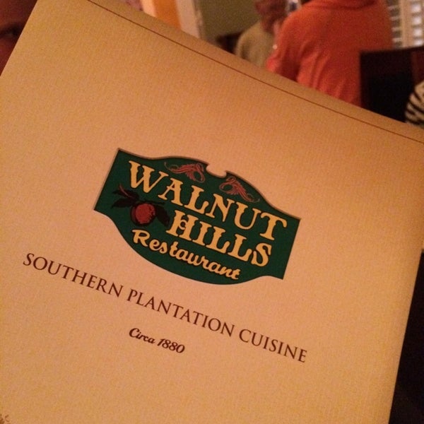 8/2/2014 tarihinde Kellee M.ziyaretçi tarafından Walnut Hills Restaurant &amp; Round Table'de çekilen fotoğraf