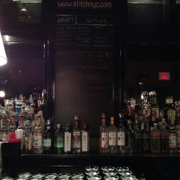 Foto tomada en Stitch Bar &amp; Lounge  por Eddie P. el 6/21/2013