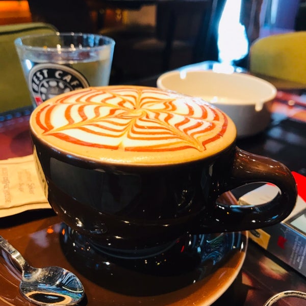 Das Foto wurde bei Best Coffee House von 👑 İlkan 👑 am 8/10/2019 aufgenommen
