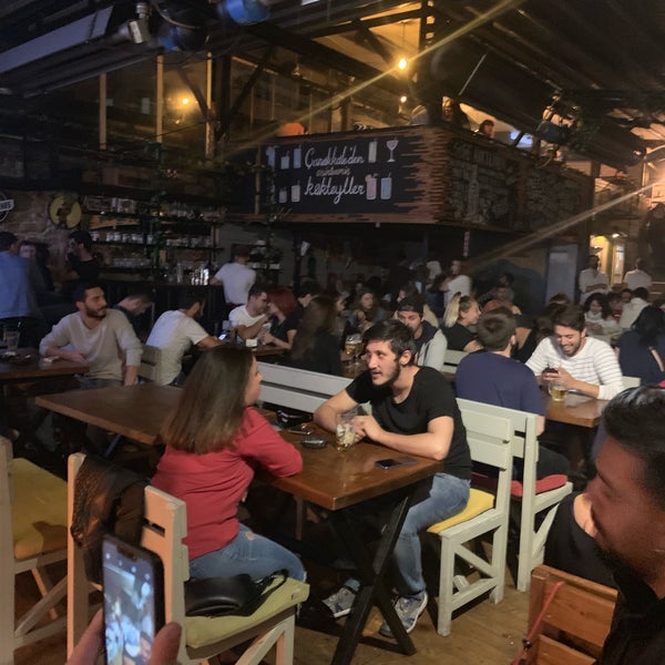 Foto diambil di Duvar Cafe Bar oleh Alev K. pada 9/26/2019
