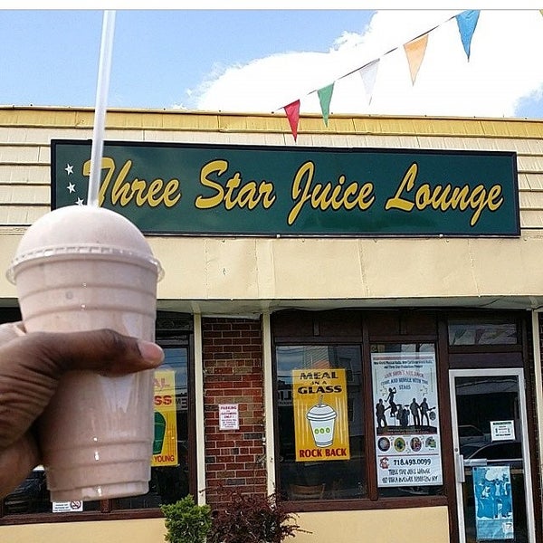5/7/2014 tarihinde Three Star J.ziyaretçi tarafından Three Star Juice Lounge'de çekilen fotoğraf