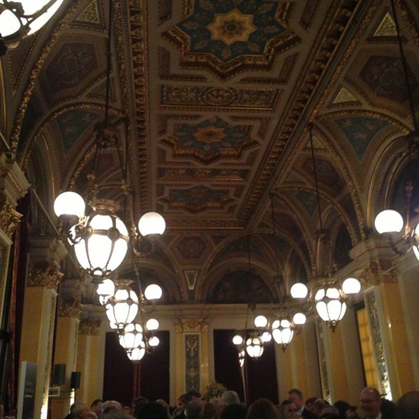 Das Foto wurde bei Restaurant Opéra von Adib S. am 4/12/2013 aufgenommen
