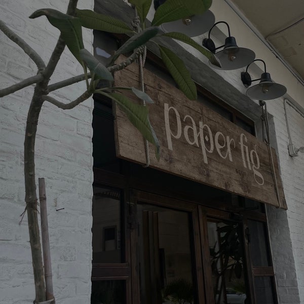 รูปภาพถ่ายที่ Paper Fig Restaurant &amp; Dessert Shop โดย SAR เมื่อ 4/11/2024