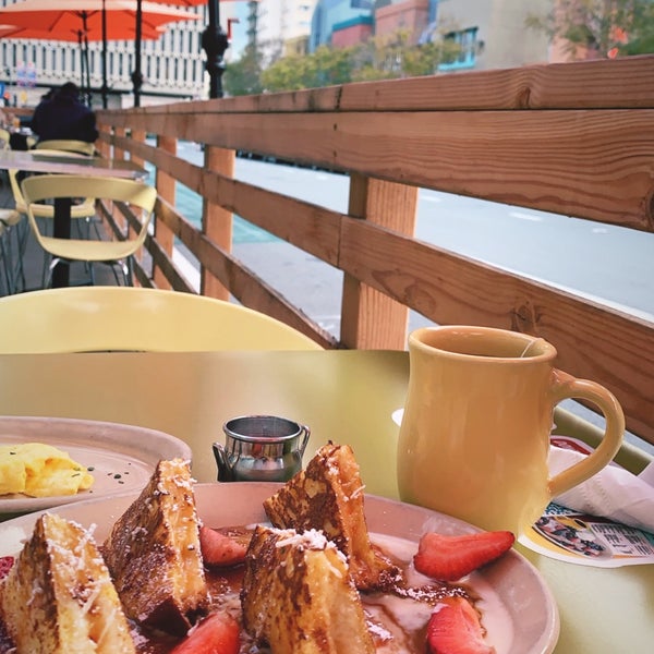 Photo taken at Snooze, an A.M. Eatery by Sh on 3/15/2021