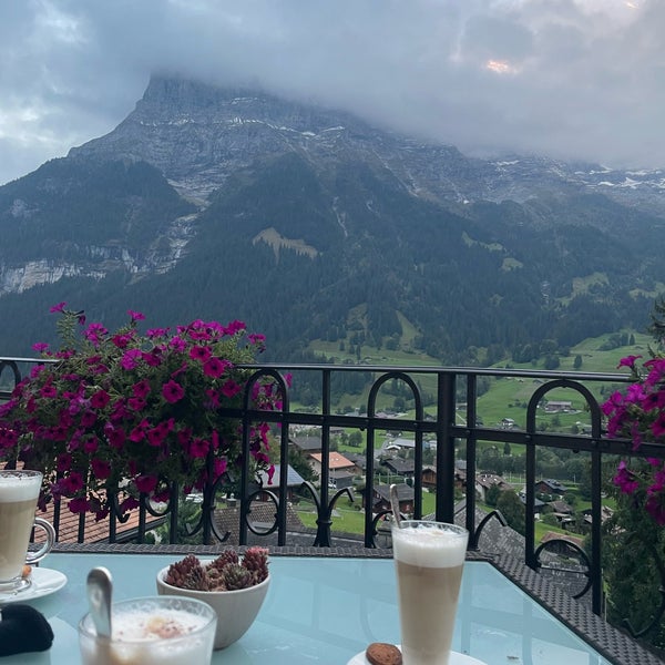 Photo taken at Belvedere Swiss Quality Hotel Grindelwald by Abdulmalik99r on 9/21/2022