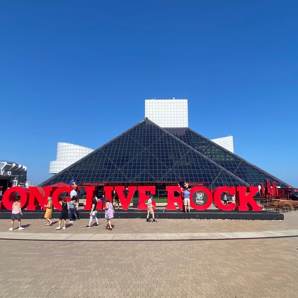 รูปภาพถ่ายที่ Rock &amp; Roll Hall of Fame โดย Trevor H. เมื่อ 7/5/2023