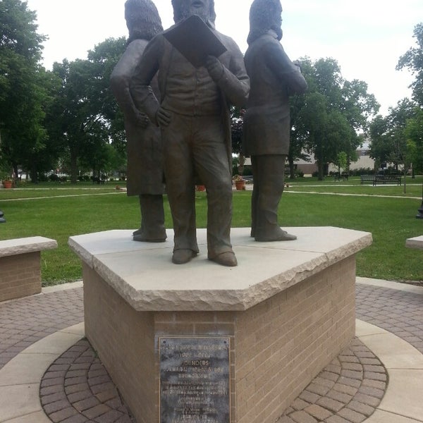 Library Square, Hutchinson, MN 50 Hassan St SE