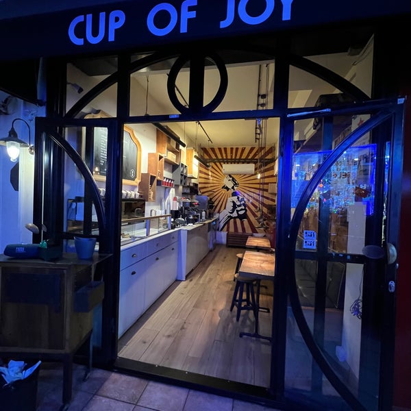 Foto diambil di Cup of Joy oleh Aljoharah pada 12/1/2022