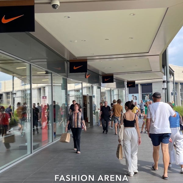 Foto scattata a Fashion Arena Outlet Center da ALNA!F📿. il 8/14/2022