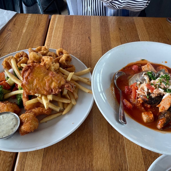 Photo taken at Pier Market Seafood Restaurant by Sujin L. on 10/16/2022