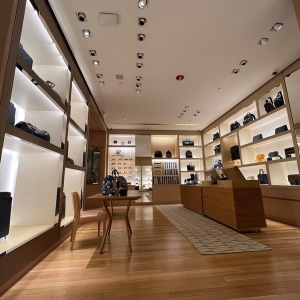 Louis Vuitton Inside Nordstrom Chicago Il 60654