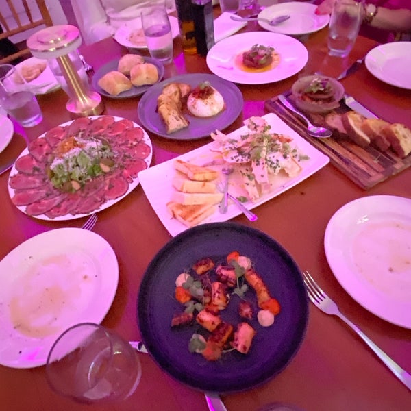Foto tomada en Villa Azur Restaurant and Lounge  por Fadi el 6/20/2021