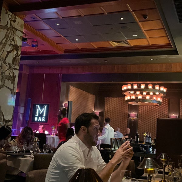 รูปภาพถ่ายที่ Mastro&#39;s Steakhouse โดย Khaled . เมื่อ 8/26/2021