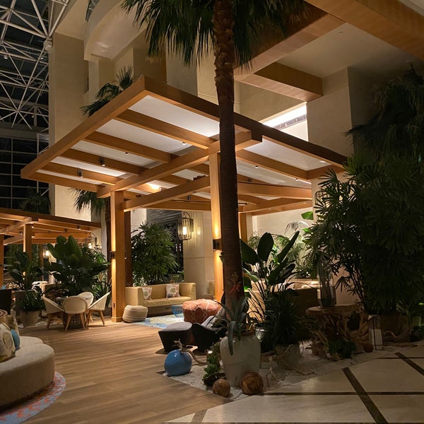 Снимок сделан в Diplomat Beach Resort Hollywood, Curio Collection by Hilton пользователем MarBin 9/6/2022