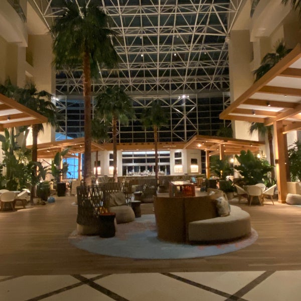 Снимок сделан в Diplomat Beach Resort Hollywood, Curio Collection by Hilton пользователем MarBin 9/6/2022