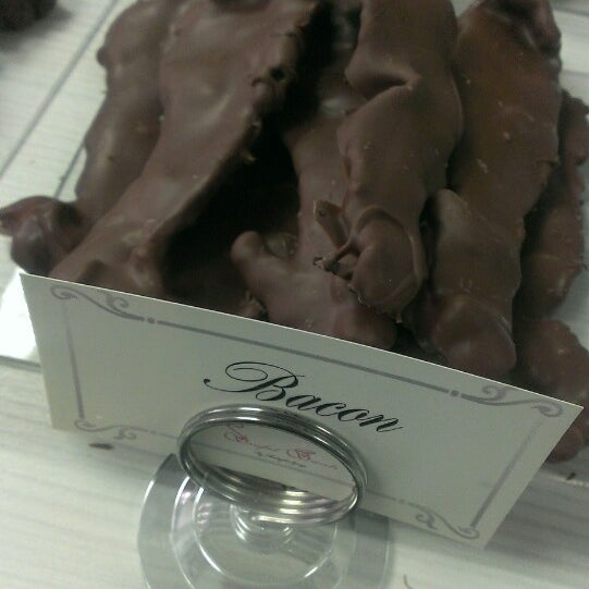 4/18/2013에 Russ W.님이 Sinful Sweets Chocolate Company에서 찍은 사진
