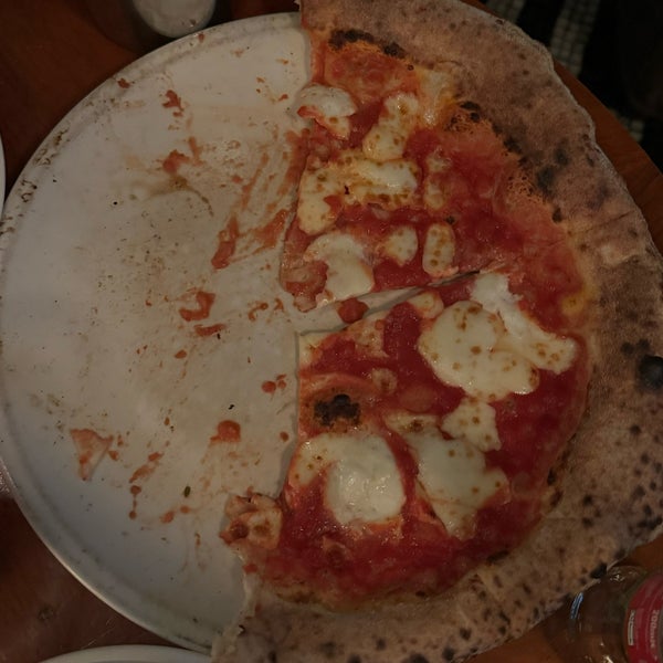 Foto diambil di Cecconi’s Pizza Bar oleh Not OB pada 12/29/2023
