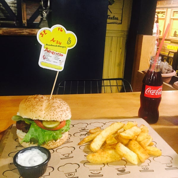 Foto tirada no(a) Şef&#39;s Burger por Arzu K. em 9/2/2016