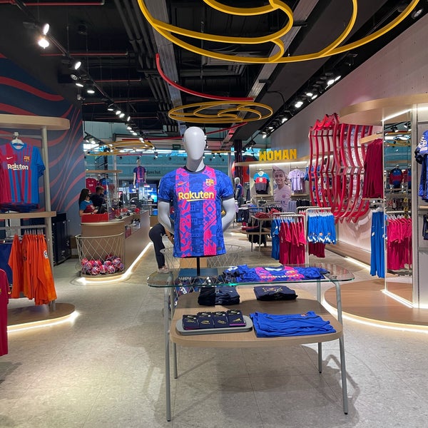 Cornwall Beraadslagen Rusland Photos at FC Barcelona Official Store - Sporting Goods Shop in El Prat de  Llobregat