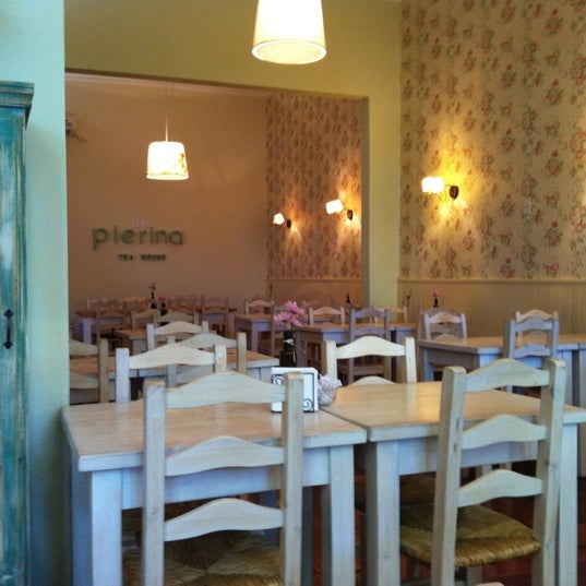 10/26/2012 tarihinde Celeste M.ziyaretçi tarafından Pierina Tea House'de çekilen fotoğraf