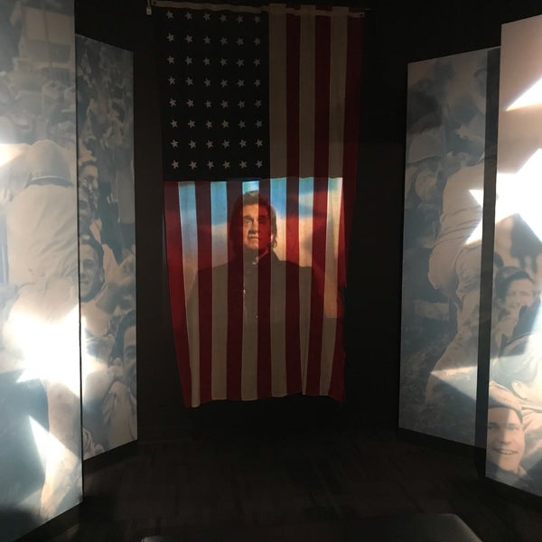 7/20/2019 tarihinde saraziyaretçi tarafından Johnny Cash Museum and Bongo Java Cafe'de çekilen fotoğraf