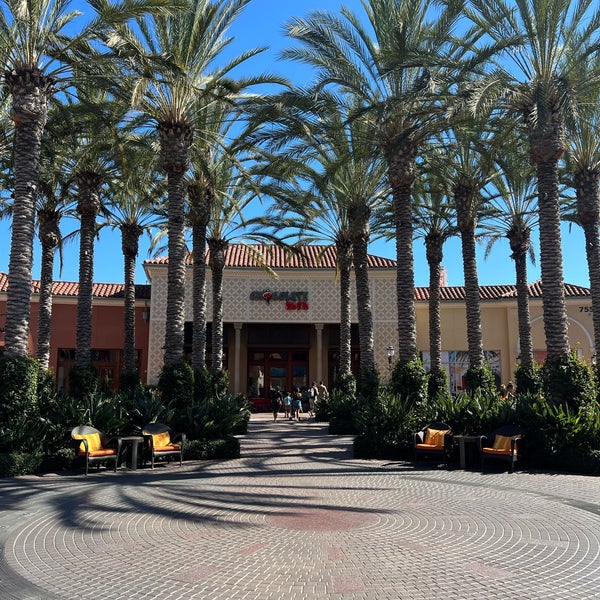 Foto scattata a Irvine Spectrum Center da Mansour 〽️ il 10/21/2023