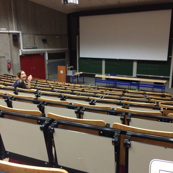 4/3/2015 tarihinde Celine V.ziyaretçi tarafından Vrije Universiteit Brussel - Brussels Humanities, Sciences &amp; Engineering Campus'de çekilen fotoğraf