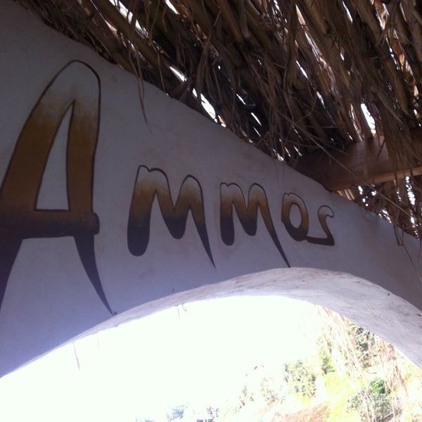5/26/2014 tarihinde Lefteris M.ziyaretçi tarafından Ammos Beach Bar Restaurant'de çekilen fotoğraf